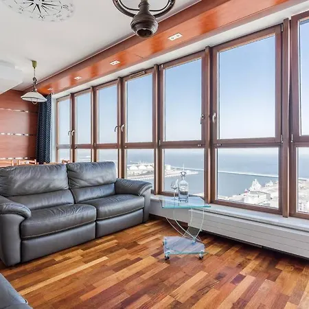 Urbannestgroup & 1 Sea Tower * Gdynia