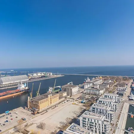 Urbannestgroup & 1 Sea Tower Apartment
