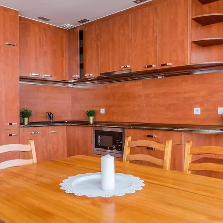 Urbannestgroup & 1 Sea Tower Apartment